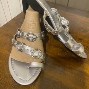 Vince Camuto Vic-Isley Silver Strappy Sandals 7.5 M no box